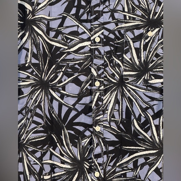 Men’s Quicksilver Tropical/ Hawaiian Button Down Short Sleeve Shirt: XL - Picture 3 of 6